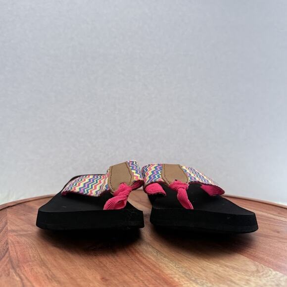 BY YB Womens Size 9 Black Pink Zigzag Sandals Flip Flops Colorful Pattern - Picture 6 of 12